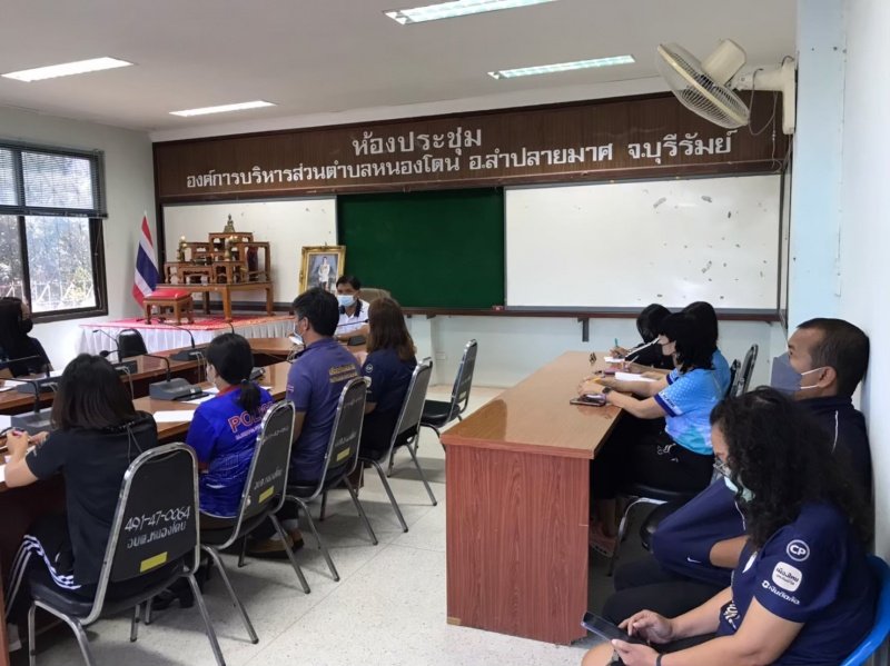 เมื่อวันที่ 17 มกราคม 2565
ณ ห้องประชุมสภาองค์การบริหารส่วนตำบลหนองโดน นายครรชิต ศรีอินทร์ นายกองค์การบริหารส่วนตำบลหนองโดน พร้อมคณะผู้บริหารท้องถิ่น ได้ประชุมข้าราชการพนักงานส่วนตำบล และลูกจ้างขององค์การบริหารส่วนตำบลหนองโดน เรื่องการให้บริการประชาชนและเสริมสร้างวัฒนธรรมองค์กรโดยเน้นย้ำให้เจ้าหน้าที่ของหน่วยงานทุกคน มีทัศนคติที่ดีต่อเพื่อนร่วมงานและผู้มารับบริการ และให้ปฏิบัติงานอย่างซื่อสัตย์สุจริต มีจิตสำนึกที่ดี มีความรับผิดชอบต่อหน้าที่ ตามมาตรฐานทางจริยธรรมของเจ้าหน้าที่ของรัฐ