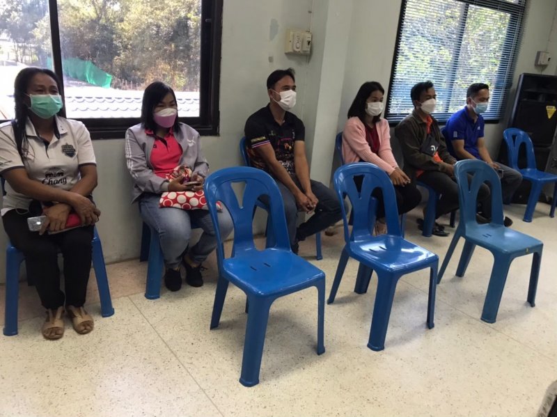 เมื่อวันที่ 17 มกราคม 2565
ณ ห้องประชุมสภาองค์การบริหารส่วนตำบลหนองโดน นายครรชิต ศรีอินทร์ นายกองค์การบริหารส่วนตำบลหนองโดน พร้อมคณะผู้บริหารท้องถิ่น ได้ประชุมข้าราชการพนักงานส่วนตำบล และลูกจ้างขององค์การบริหารส่วนตำบลหนองโดน เรื่องการให้บริการประชาชนและเสริมสร้างวัฒนธรรมองค์กรโดยเน้นย้ำให้เจ้าหน้าที่ของหน่วยงานทุกคน มีทัศนคติที่ดีต่อเพื่อนร่วมงานและผู้มารับบริการ และให้ปฏิบัติงานอย่างซื่อสัตย์สุจริต มีจิตสำนึกที่ดี มีความรับผิดชอบต่อหน้าที่ ตามมาตรฐานทางจริยธรรมของเจ้าหน้าที่ของรัฐ
