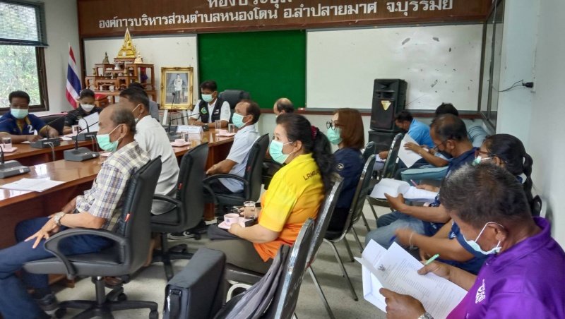 เมื่อวันที่ 23 มีนาคม 2565 องค์การบริหารส่วนตำบลหนองโดน อำเภอลำปลายมาศ จังหวัดบุรีรัมย์ ได้ประชุมคณะกรรมการพัฒนาท้องถิ่น ซึ่งมีคณะกรรมการประกอบไปด้วย นายครรชิต ศรีอินทร์ นายกองค์การบริหารส่วนตำบลหนองโดน เป็นประธานกรรมการ ผู้บริหารท้องถิ่น ผู้แทนสมาชิกสภา บุคคลภายนอก ได้แก่ ผู้ทรงคุณวุฒิจากหมู่บ้าน ผู้แทนภาคราชการ ประชาคม เป็นกรรมการ โดยประชุมหารือในประเด็นการกำหนดแนวทางการพัฒนาท้องถิ่นกรอบนโยบาย ทิศทางพัฒนาหมู่บ้าน และเห็นชอบแนวทางทางการติดตามและประเมินผลแผนพัฒนาน็็
