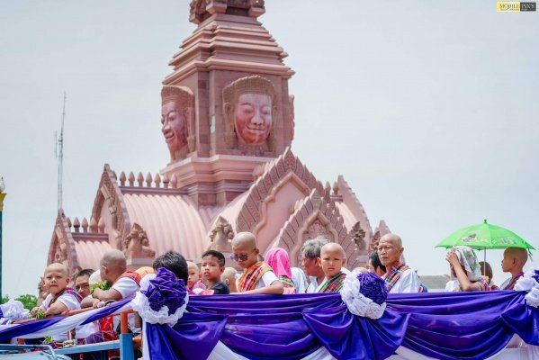 บรรพชาอุปสมบทหมู่เพื่อถวายเป็นพระราชกุศลแด่พระบาทสมเด็จพระปรมิทร มหาภูมพลอดุลยเดช มหิตลาธิเบศรามาธิบดี จักรีนฤบดินทร สยามินทราธิราช บรมนาถบพิตร และเพื่อน้อมสำนึกในพระมหากรุณาธิคุณของสมเด็จพระเทพรัตนราชสุดาฯ สยามบรมราชกุมารี ระหว่างวันที่ ๒ - ๑๖ เมษายน ๒๕๖๐
kubet ไทยคาสิโนออนไลน์