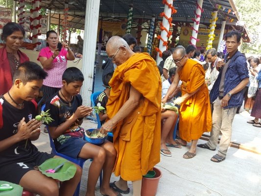 บรรพชาอุปสมบทหมู่เพื่อถวายเป็นพระราชกุศลแด่พระบาทสมเด็จพระปรมิทร มหาภูมพลอดุลยเดช มหิตลาธิเบศรามาธิบดี จักรีนฤบดินทร สยามินทราธิราช บรมนาถบพิตร และเพื่อน้อมสำนึกในพระมหากรุณาธิคุณของสมเด็จพระเทพรัตนราชสุดาฯ สยามบรมราชกุมารี ระหว่างวันที่ ๒ - ๑๖ เมษายน ๒๕๖๐
kubet ไทยคาสิโนออนไลน์
