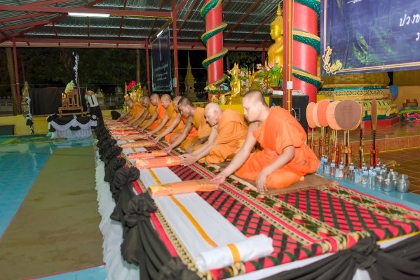 วันที่ ๒๒ ตุลาคม ๒๕๕๙ อบต.หนองโดนร่วมกับโรงเรียนบ้านหนองโดนประสาทวิทย์ , รพ.สต.หนองโดน , วัดหนองจิก และประชาชนตำบลหนองโดน จัดกิจกรรมน้อมเกล้าฯ ถวายอาลัย พระบาทสมเด็จพระปรมินทรมหาภูมิพลอดุลยเดช มหิตลาธิเบศรามาธิบดี จักรีนฤบดินทร สยามินทราธิราช บรมนาถบพิตร ณ วัดหนองจิก ตำบลหนองโดน อำเภอลำปลายมาศ โดย จัดพิธีบำเพ็ญกุศลสวดอภิธรรมถวายพระราชกุศล แด่พระบาทสมเด็จพระปรมินทรมหาภูมิพลอดุลยเดชฯ
แทงบอล ซอคเกอร์ลีก คะแนนฟุตบอล