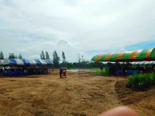 วันที่ ๒๑ กรกฎาคม ๒๕๕๙ องค์การบริหารส่วนตำบลหนองโดน ร่วมกับ ชมรมคนทำดีเพื่อพ่อของแผ่นดิน โรงเรียนบ้านหนองโดนประสาทวิทย์ รพ.สต.หนองโดน กำนัน ผู้ใหญ่บ้าน ส.อบต.หนองโดน อสม. กลุ่มแม่บ้านตำบลหนองโดน ในการจัดโครงการปลูกป่าเฉลิมพระเกียรติ ประจำปีงบประมาณ ๒๕๕๙
เว็บพนันอันดับ1 HUC99 เว็บตรง ไม่ผ่านเอเย่นต์