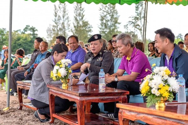 วันที่ ๒๑ กรกฎาคม ๒๕๕๙ องค์การบริหารส่วนตำบลหนองโดน ร่วมกับ ชมรมคนทำดีเพื่อพ่อของแผ่นดิน โรงเรียนบ้านหนองโดนประสาทวิทย์ รพ.สต.หนองโดน กำนัน ผู้ใหญ่บ้าน ส.อบต.หนองโดน อสม. กลุ่มแม่บ้านตำบลหนองโดน ในการจัดโครงการปลูกป่าเฉลิมพระเกียรติ ประจำปีงบประมาณ ๒๕๕๙
เว็บพนันอันดับ1 HUC99 เว็บตรง ไม่ผ่านเอเย่นต์
