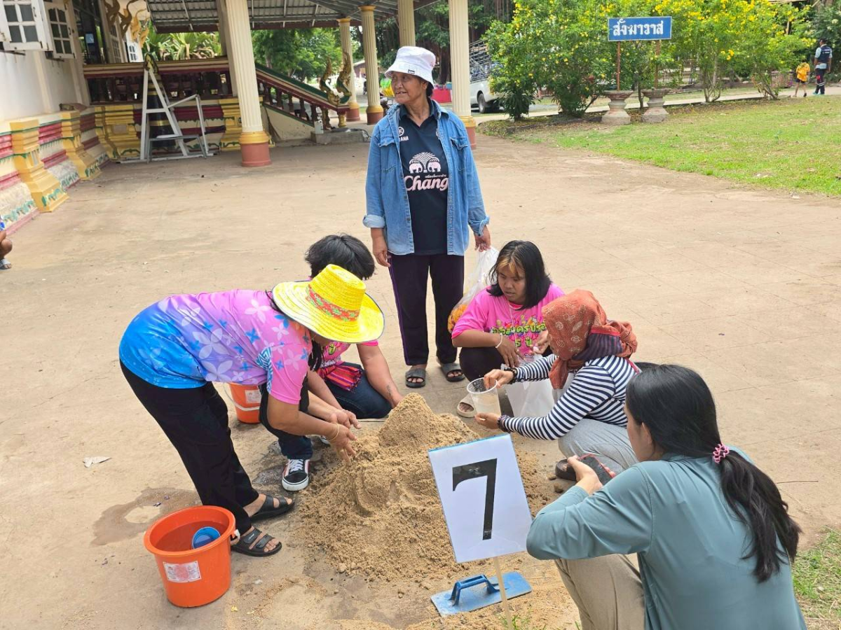 โครงการอนุรักษ์และสืบสานประเพณีสงกรานต์ ประจำปี พ.ศ. 2568 วันที่ 13 เมษายน 2368 องค์การบริหารส่วนตำบลหนองโดน ร่วมกับสมาชิกสภาองค์การบริหารส่วนตำบล กำนัน ผู้ใหญ่บ้าน สถานศึกษา ส่วนราชการและประชาชน ได้กำหนดจัดโครงการอนุรักษ์และสืบสานประเพณีสงกรานต์ ประจำปี พ.ศ.2568 ได้บูรณาการจัดกิจกรรมเนื่องในวันผู้สูงอายุ โดยจัดให้มีกิจกรรมทำบุญที่วัด สรงน้ำพระพุทธรูป สรงน้ำพระภิกษุสงฆ์ และการรดน้ำดำหัวขอพรผู้สูงอายุ การประกวดเทพีสงกรานต์ การประกวดผู้สูงอายุสุขภาพดี การประกวดก่อเจดีย์ทราย