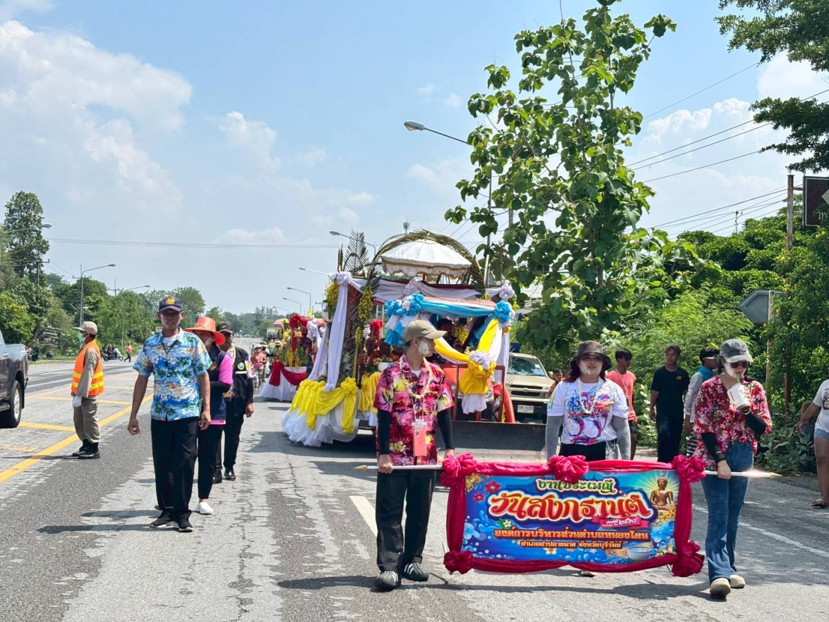 โครงการอนุรักษ์และสืบสานประเพณีสงกรานต์ ประจำปี พ.ศ. 2568 วันที่ 13 เมษายน 2368 องค์การบริหารส่วนตำบลหนองโดน ร่วมกับสมาชิกสภาองค์การบริหารส่วนตำบล กำนัน ผู้ใหญ่บ้าน สถานศึกษา ส่วนราชการและประชาชน ได้กำหนดจัดโครงการอนุรักษ์และสืบสานประเพณีสงกรานต์ ประจำปี พ.ศ.2568 ได้บูรณาการจัดกิจกรรมเนื่องในวันผู้สูงอายุ โดยจัดให้มีกิจกรรมทำบุญที่วัด สรงน้ำพระพุทธรูป สรงน้ำพระภิกษุสงฆ์ และการรดน้ำดำหัวขอพรผู้สูงอายุ การประกวดเทพีสงกรานต์ การประกวดผู้สูงอายุสุขภาพดี การประกวดก่อเจดีย์ทราย