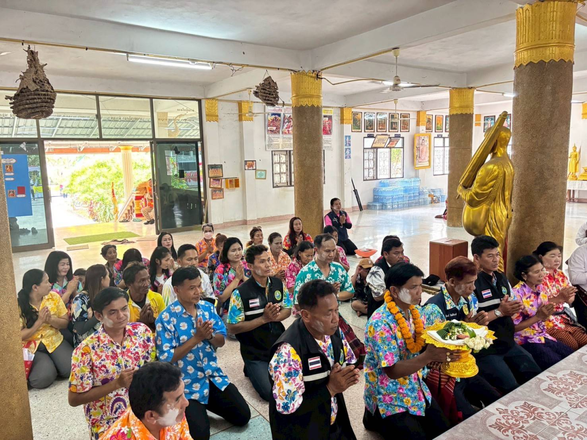 โครงการอนุรักษ์และสืบสานประเพณีสงกรานต์ ประจำปี พ.ศ. 2568 วันที่ 13 เมษายน 2368 องค์การบริหารส่วนตำบลหนองโดน ร่วมกับสมาชิกสภาองค์การบริหารส่วนตำบล กำนัน ผู้ใหญ่บ้าน สถานศึกษา ส่วนราชการและประชาชน ได้กำหนดจัดโครงการอนุรักษ์และสืบสานประเพณีสงกรานต์ ประจำปี พ.ศ.2568 ได้บูรณาการจัดกิจกรรมเนื่องในวันผู้สูงอายุ โดยจัดให้มีกิจกรรมทำบุญที่วัด สรงน้ำพระพุทธรูป สรงน้ำพระภิกษุสงฆ์ และการรดน้ำดำหัวขอพรผู้สูงอายุ การประกวดเทพีสงกรานต์ การประกวดผู้สูงอายุสุขภาพดี การประกวดก่อเจดีย์ทราย