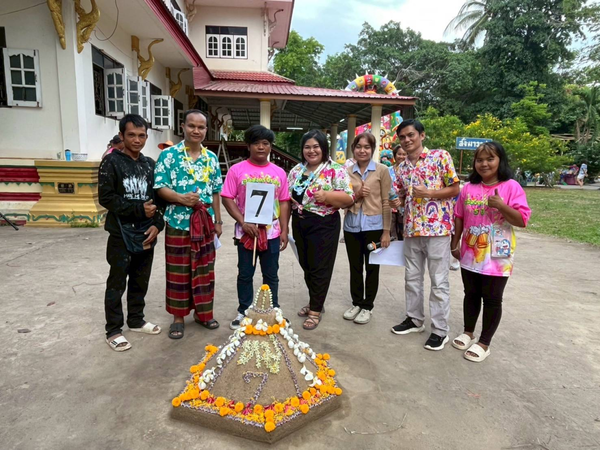 โครงการอนุรักษ์และสืบสานประเพณีสงกรานต์ ประจำปี พ.ศ. 2568 วันที่ 13 เมษายน 2368 องค์การบริหารส่วนตำบลหนองโดน ร่วมกับสมาชิกสภาองค์การบริหารส่วนตำบล กำนัน ผู้ใหญ่บ้าน สถานศึกษา ส่วนราชการและประชาชน ได้กำหนดจัดโครงการอนุรักษ์และสืบสานประเพณีสงกรานต์ ประจำปี พ.ศ.2568 ได้บูรณาการจัดกิจกรรมเนื่องในวันผู้สูงอายุ โดยจัดให้มีกิจกรรมทำบุญที่วัด สรงน้ำพระพุทธรูป สรงน้ำพระภิกษุสงฆ์ และการรดน้ำดำหัวขอพรผู้สูงอายุ การประกวดเทพีสงกรานต์ การประกวดผู้สูงอายุสุขภาพดี การประกวดก่อเจดีย์ทราย