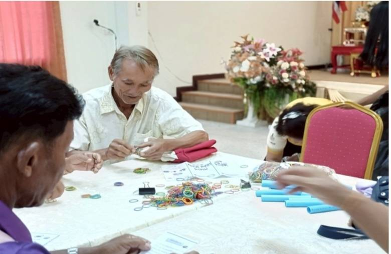  องค์การบริหารส่วนตำบลหนอง โดยกองสวัสดิการสังคม ได้จัดทำโครงการพัฒนาคุณภาพชีวิตผู้สูงอายุ ประจำปีงบประมาณ 2568  เมื่อวันที่ 25 เมษายน 2568 ณ เทศบาลตำบลขุนหาญ อำเภอขุนหาญ จังหวัดศรีสะเกษ โดยมีวัตถุประสงค์เพื่อเป็นการฟื้นฟูสุขภาพ ช่วยยืดเหยียดกล้ามเนื้อ ลดอาการปวดเมื่อยกล้ามเนื้อในผู้สูงอายุ กล้ามเนื้อของร่างกายมีความยืดหยุ่น ลดความตึงตัว ทำให้ร่างกายมีความผ่อนคลาย เพิ่มความแข็งแรง  ทำให้การเคลื่อนไหวของร่างกายดีขึ้น