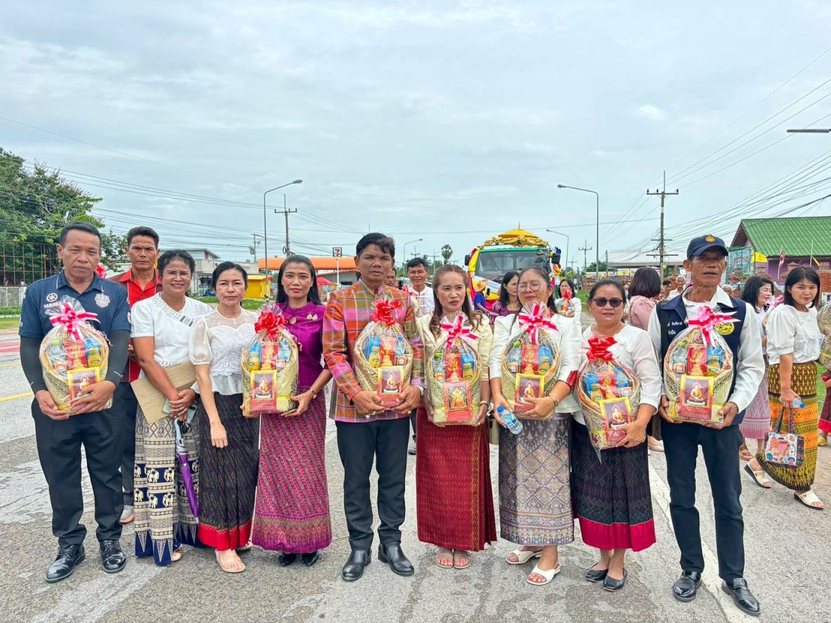 องค์การบริหารส่วนตำบลหนองโดนได้ดำเนินการจัดโครงการ ประเพณีแห่เทียนและถวายเทียนพรรษา ประจำปีงบประมาณ 2568 ร่วมกับสมาชิกสภาองค์การบริหารส่วนตำบล กำนัน ผู้ใหญ่บ้าน  สถานศึกษา ส่วนราชการ ประชาชนและชมรมคนทำความดีเพื่อพ่อของแผ่นดิน อำเภอลำปลายมาศ  จังหวัดบุรีรัมย์ ได้ตระหนักถึงความสำคัญของประเพณี แห่เทียนพรรษาและมีความประสงค์ให้ทุกภาคส่วน ในสังคมได้มีส่วนร่วมในการส่งเสริมทำนุบำรุงศาสนา ร่วมกันทำบุญ ทำจิตใจให้บริสุทธิ์  รักษาศิลปะ วัฒนธรรม ภมูิปัญญาท้องถิ่นและประเพณีที่ดีงามของท้องถิ่นให้คงอยู่ต่อไป