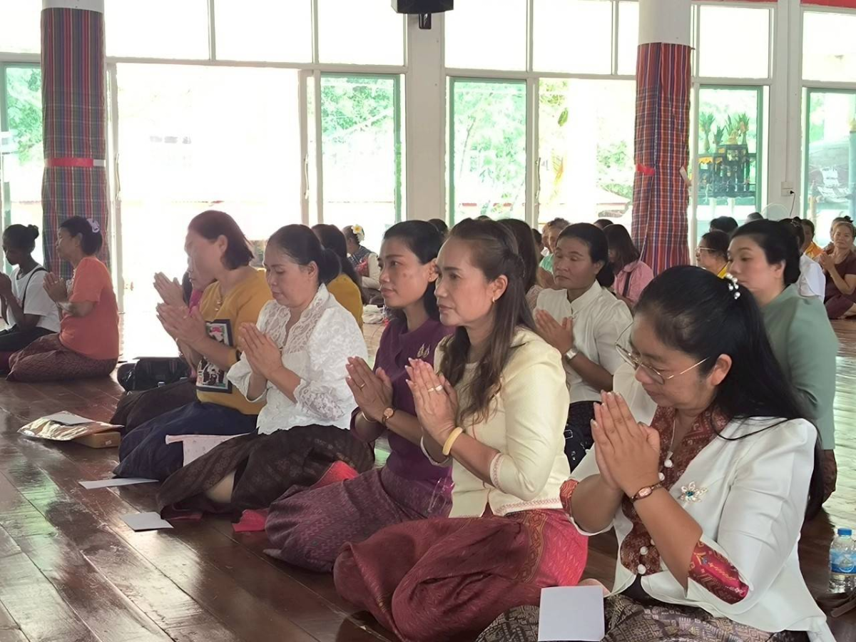 องค์การบริหารส่วนตำบลหนองโดนได้ดำเนินการจัดโครงการ ประเพณีแห่เทียนและถวายเทียนพรรษา ประจำปีงบประมาณ 2568 ร่วมกับสมาชิกสภาองค์การบริหารส่วนตำบล กำนัน ผู้ใหญ่บ้าน  สถานศึกษา ส่วนราชการ ประชาชนและชมรมคนทำความดีเพื่อพ่อของแผ่นดิน อำเภอลำปลายมาศ  จังหวัดบุรีรัมย์ ได้ตระหนักถึงความสำคัญของประเพณี แห่เทียนพรรษาและมีความประสงค์ให้ทุกภาคส่วน ในสังคมได้มีส่วนร่วมในการส่งเสริมทำนุบำรุงศาสนา ร่วมกันทำบุญ ทำจิตใจให้บริสุทธิ์  รักษาศิลปะ วัฒนธรรม ภมูิปัญญาท้องถิ่นและประเพณีที่ดีงามของท้องถิ่นให้คงอยู่ต่อไป