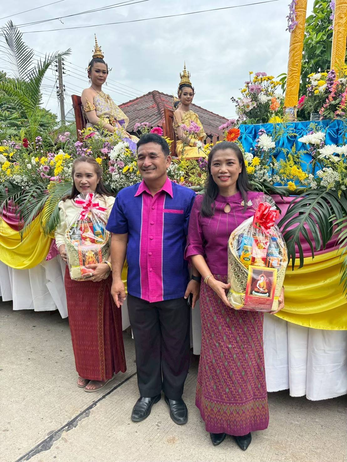 องค์การบริหารส่วนตำบลหนองโดนได้ดำเนินการจัดโครงการ ประเพณีแห่เทียนและถวายเทียนพรรษา ประจำปีงบประมาณ 2568 ร่วมกับสมาชิกสภาองค์การบริหารส่วนตำบล กำนัน ผู้ใหญ่บ้าน  สถานศึกษา ส่วนราชการ ประชาชนและชมรมคนทำความดีเพื่อพ่อของแผ่นดิน อำเภอลำปลายมาศ  จังหวัดบุรีรัมย์ ได้ตระหนักถึงความสำคัญของประเพณี แห่เทียนพรรษาและมีความประสงค์ให้ทุกภาคส่วน ในสังคมได้มีส่วนร่วมในการส่งเสริมทำนุบำรุงศาสนา ร่วมกันทำบุญ ทำจิตใจให้บริสุทธิ์  รักษาศิลปะ วัฒนธรรม ภมูิปัญญาท้องถิ่นและประเพณีที่ดีงามของท้องถิ่นให้คงอยู่ต่อไป