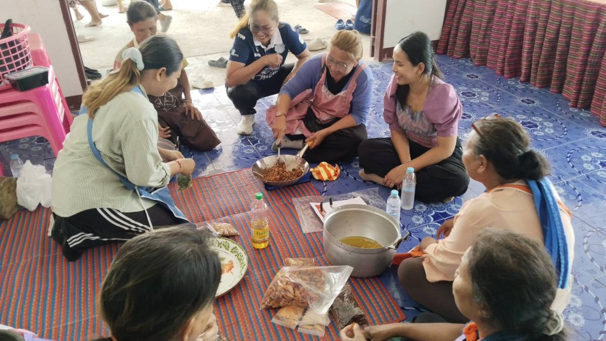 วันที่ 6 พฤษภาคม 2569 องค์การบริหารส่วนตำบลหนองโดน โดยกองสวัสดิการสังคม จัดโครงการฝึกอบรมเสริมทักษะอาชีพเสริม ประจำปีงบประมาณ พ.ศ.2569 ทำน้ำพริกกากหมู น้ำพริกปลาร้าทอดทรงเครื่อง น้ำพริกหนังไก่กรอบ