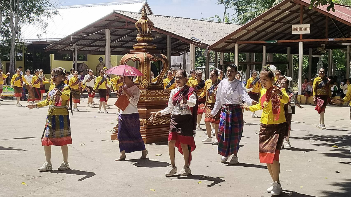 โครงการประเพณีแห่ีเทียนและถวายเทียนพรรษาองค์การบริหารส่วนตำบลหนองโดน